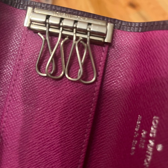 Louis Vuitton 4 Key Holder - Picture 8 of 10